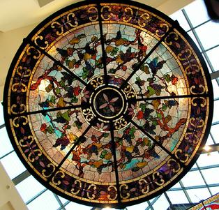 The Botanical Garden hosted this showing of the Grapevine motif stained glass dome which is approximately eight foot in diameter. The grape clusters in the dome are composed of Kokomo four color mix glass.